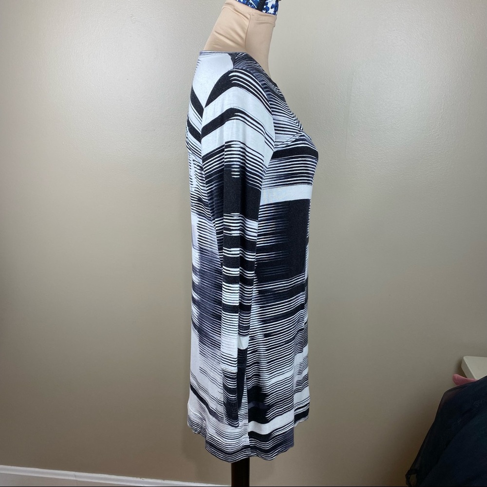Soma geometric knee-length dress, size Medium, cutouts on front and back - Picture 3 of 6